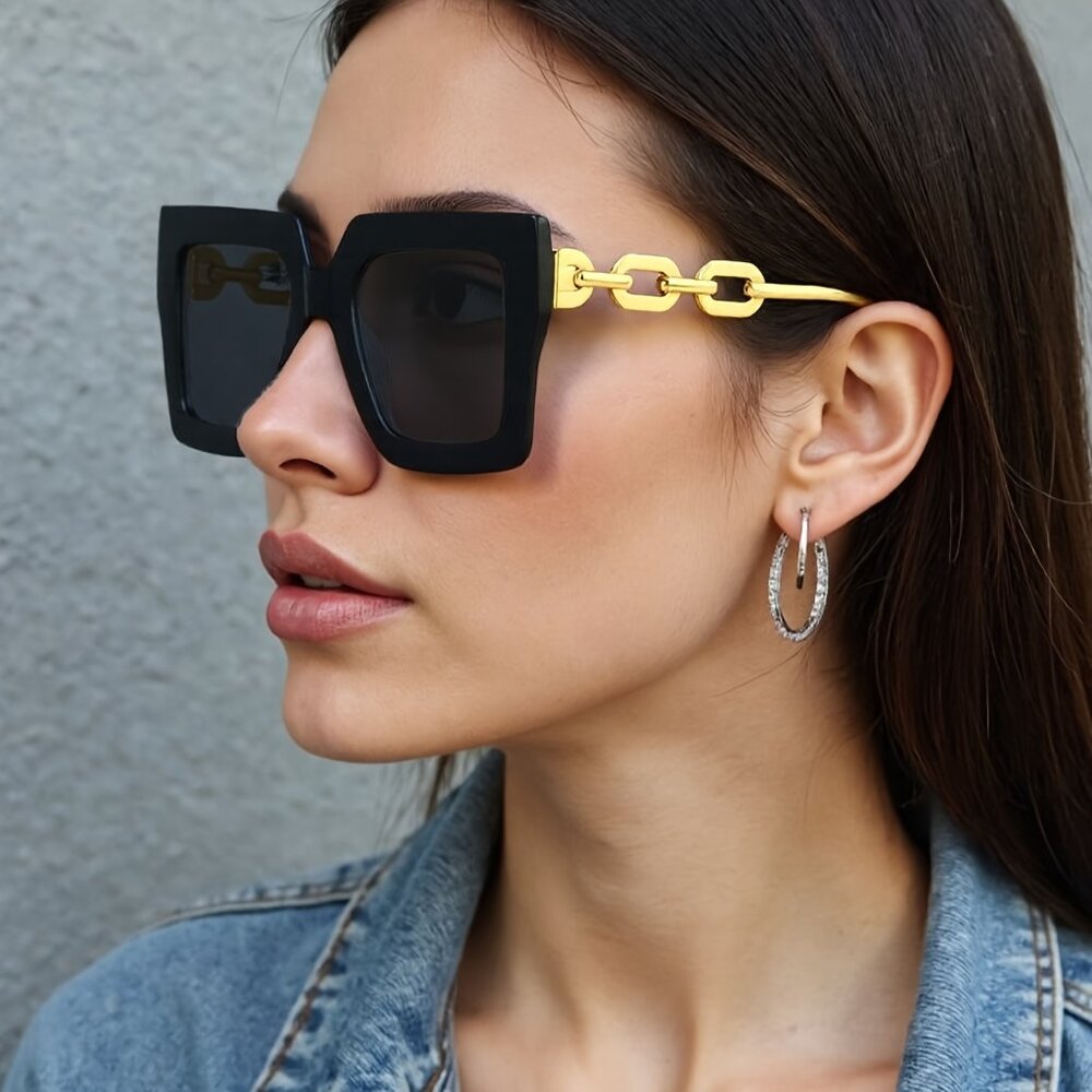 NWOT Large Luxury Style Square Chain • Black Sunglasses